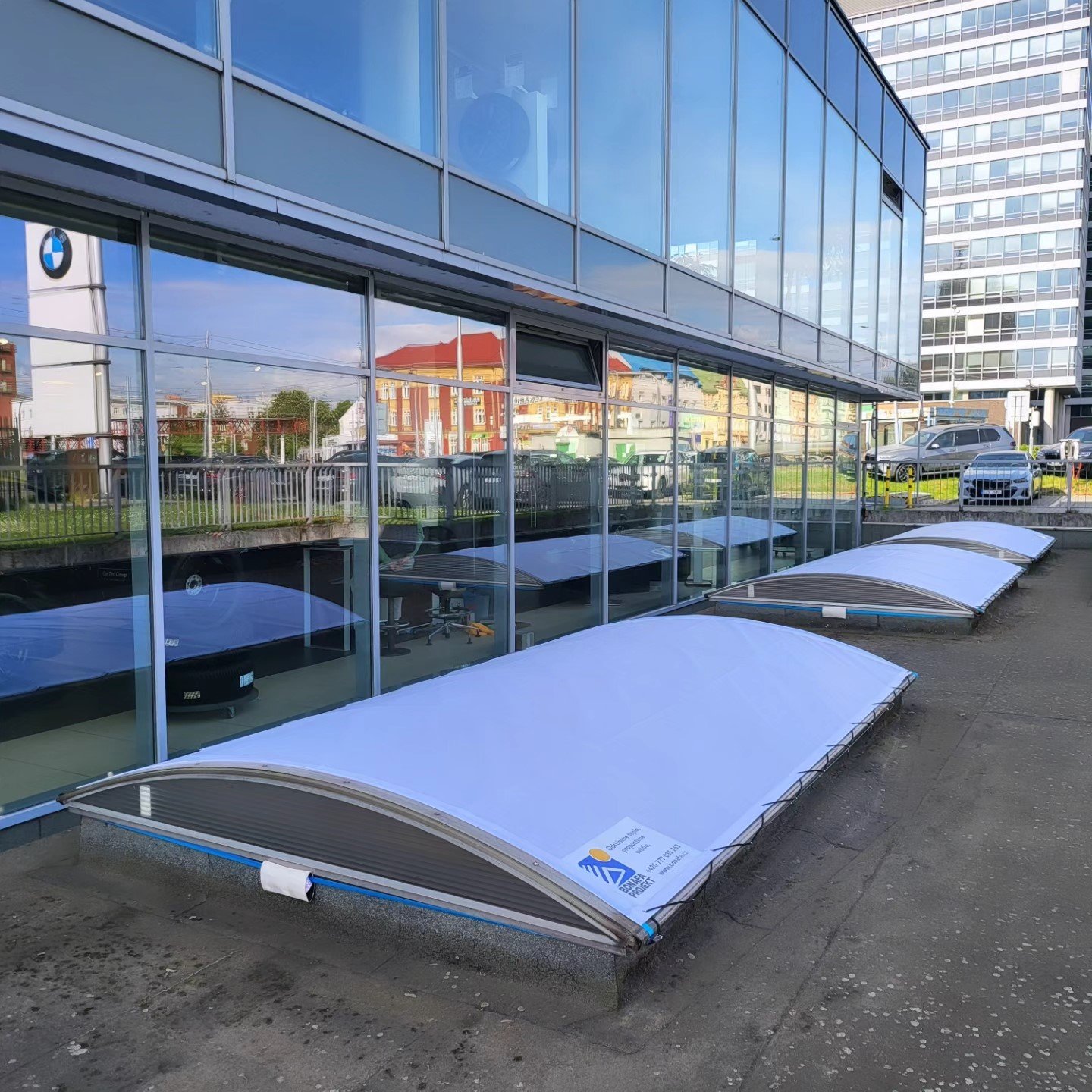 Projekt: Tienenie tretieho autosalónu