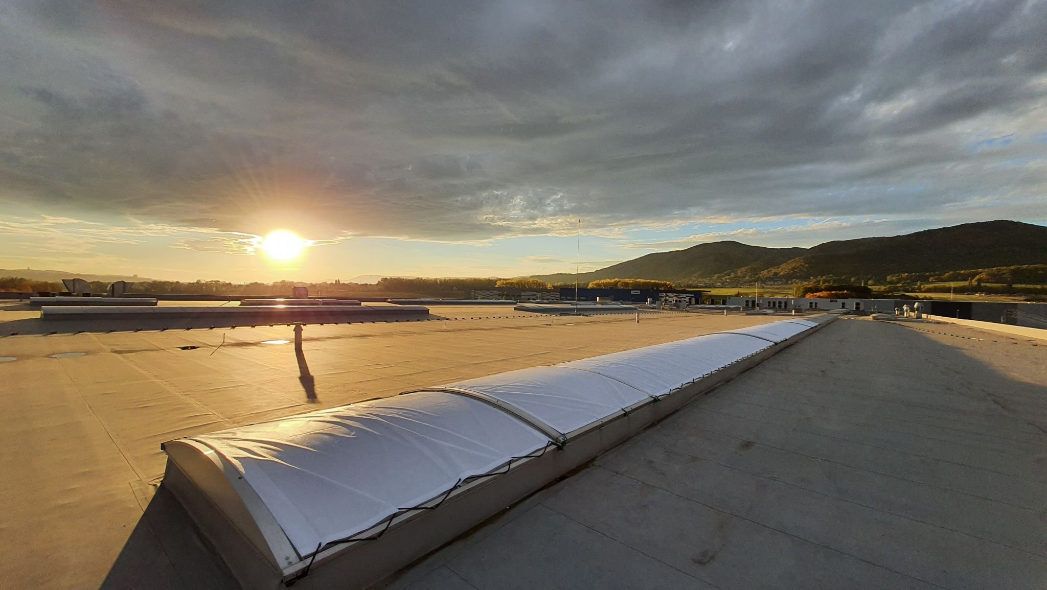 Tajomstvo slnečného žiarenia: od modrej oblohy po efektívne zatienenie