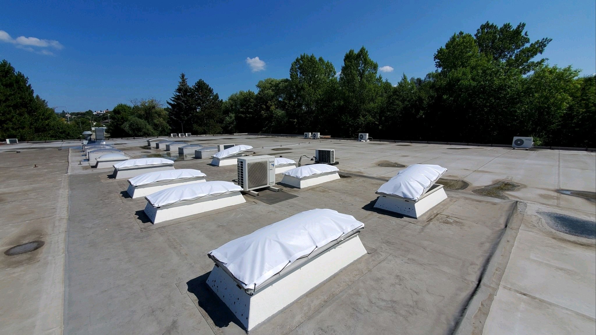 PROJEKT: ZATIENENIE OTVÁRACÍCH KUPOLOVÝCH SVETLÍKOV