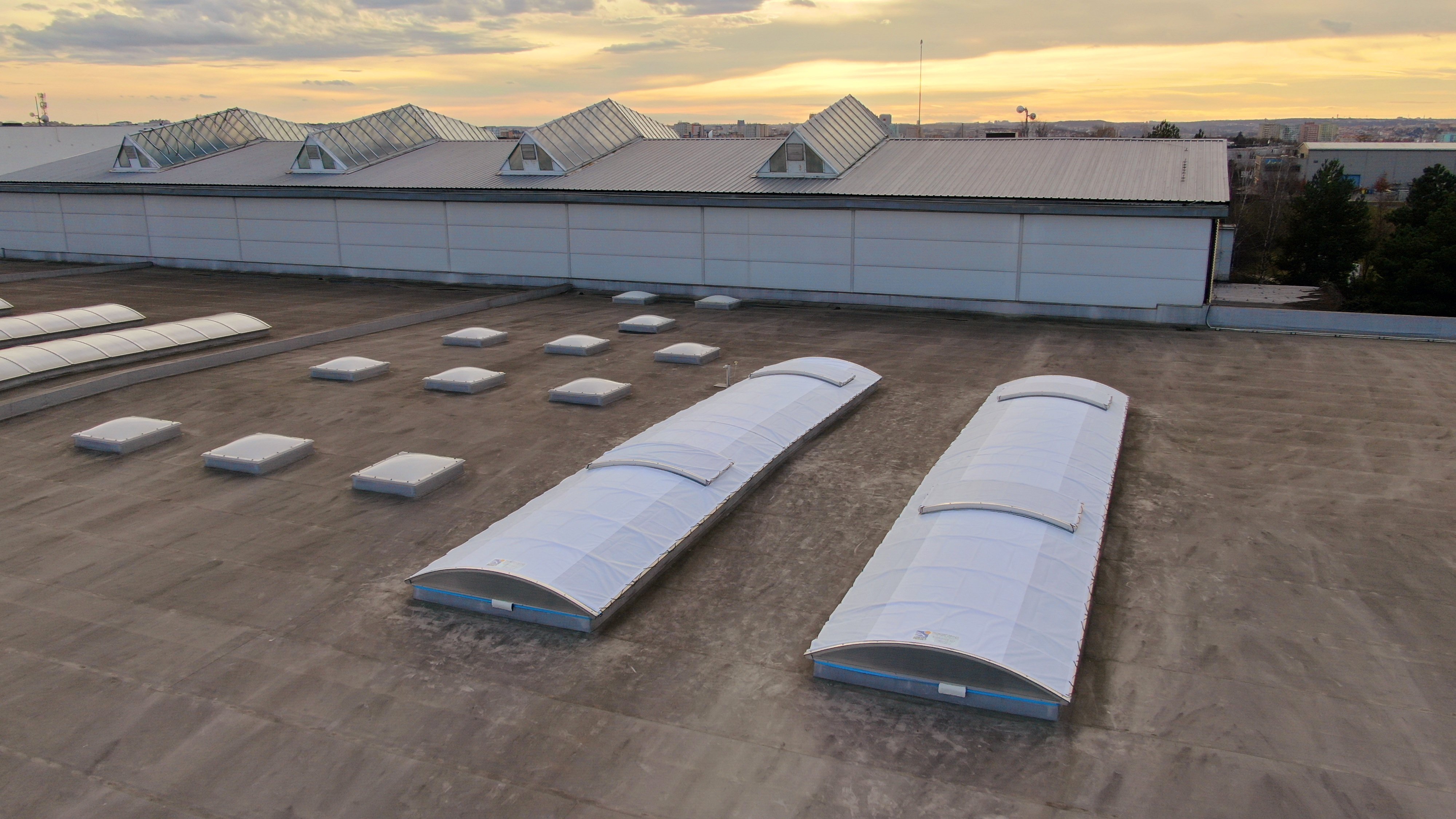 BONAFA PROJEKT ROZŠÍRUJE SORTIMENT TIENIACICH PLACHET S VÄČŠOU PROPUSTNOSŤOU SVETLA NA ZASTIENENIE STREŠNÝCH SVETLÍKOV