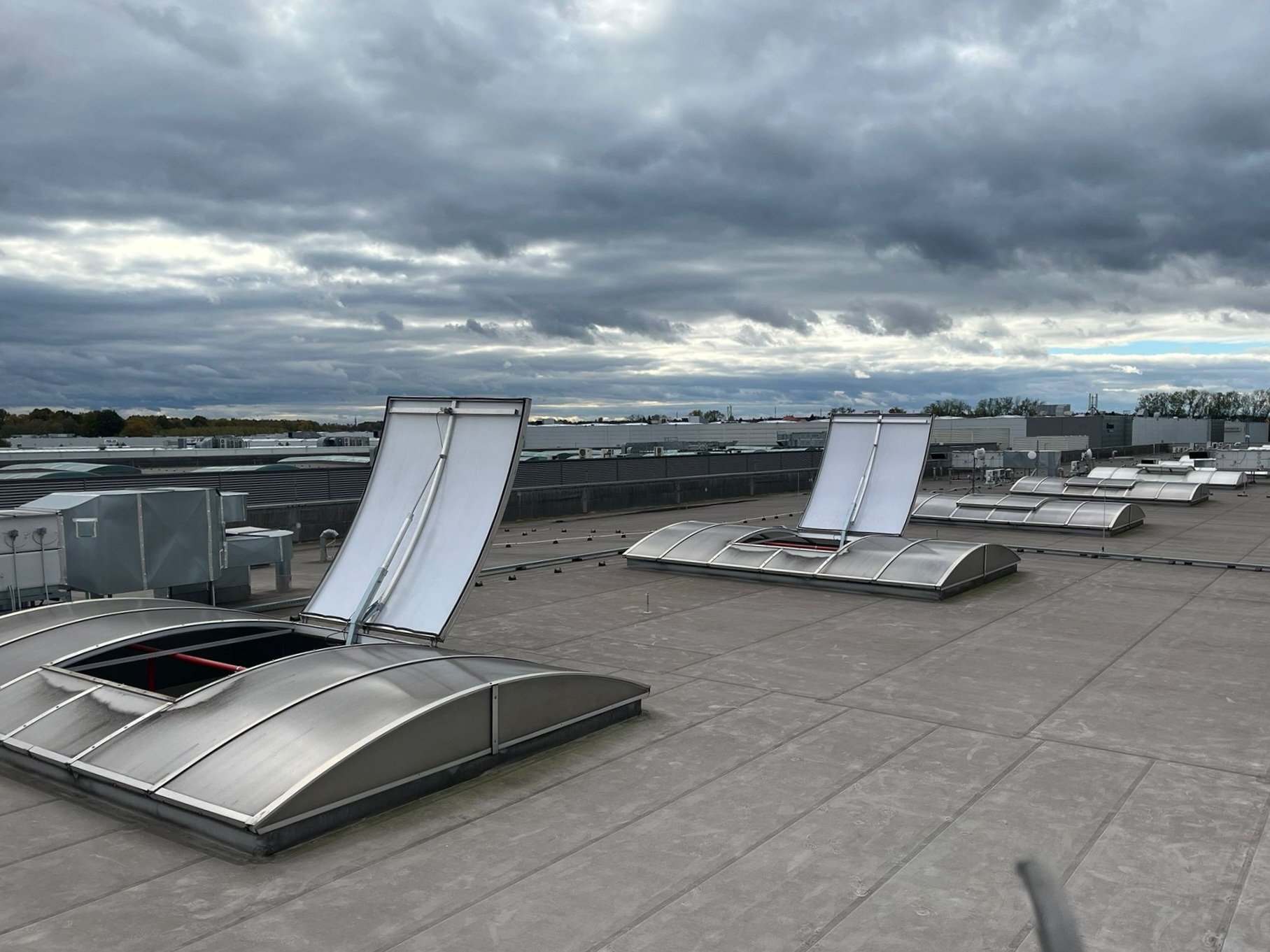       
          Údržba a servis strešných svetlíkov: Nezabúdajte na pravidelnú starostlivosť COPY COPY
      