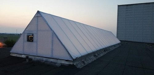 Zastínění střešního světlíku plachtou